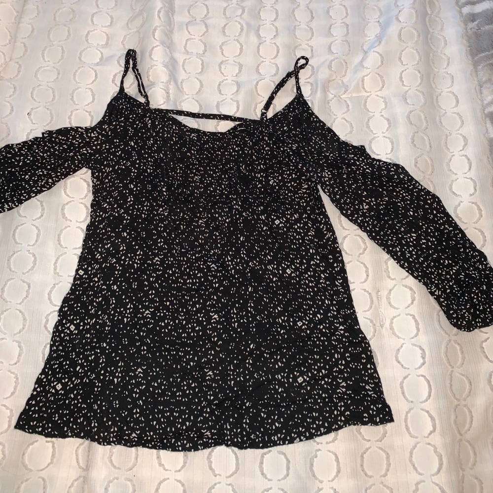 Patterned RipCurl Cold Shoulder Top - Picture 2 of 4